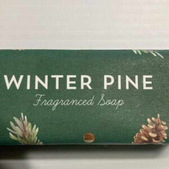 CASTELBEL Limited Edition Winter Pine Fragrance Bath Bar and Washcloth Gift Set - Picture 3 of 16